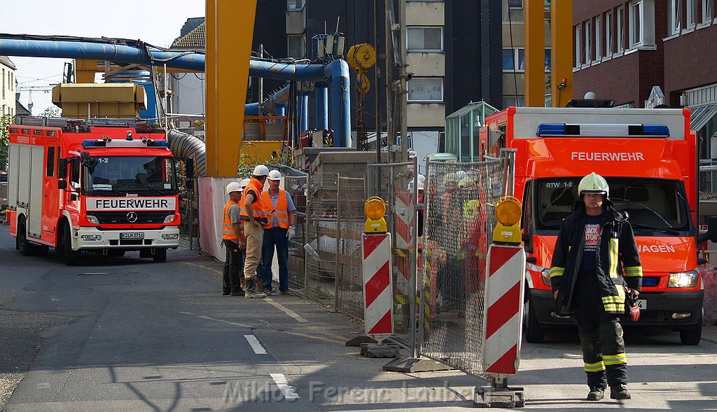 Arbeiter abgestuerzt Koeln Severinstr nahe Einsturzstelle Archiv P54.JPG